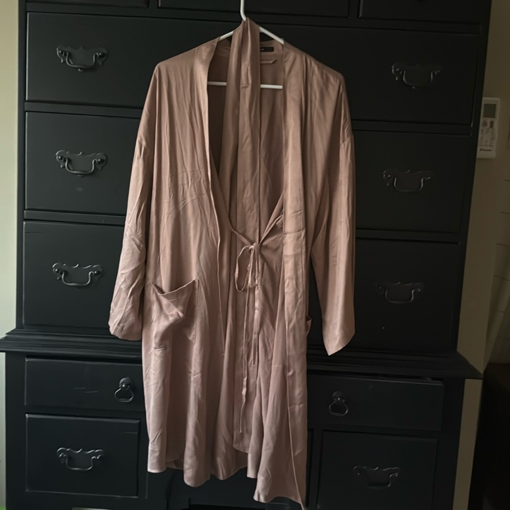 Quince robe silk one size toasted almond.